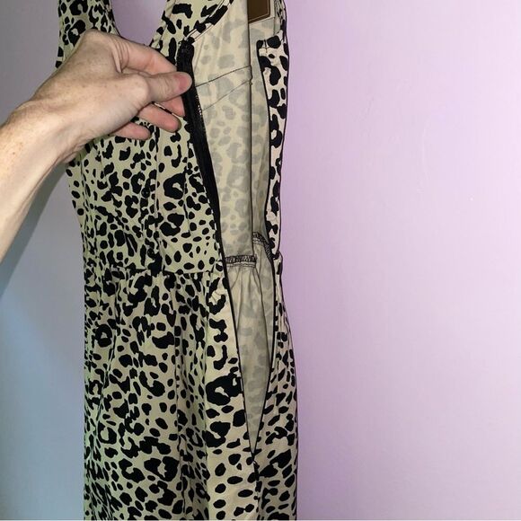 NEW Francesca's Mini Cocktail Dress S Leopard Print Fit & Flare Cut Out V Neck - Picture 5 of 8